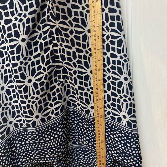 Tacera Womens Top Sz Medium Blue and white Geometric print Tank V neck - Picture 9 of 11